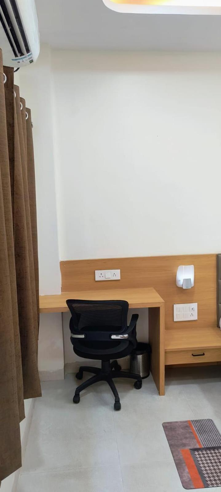 Hotel Satyam Shajapur Exterior photo
