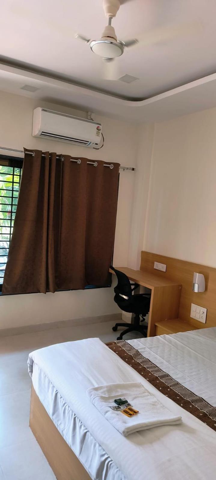 Hotel Satyam Shajapur Exterior photo